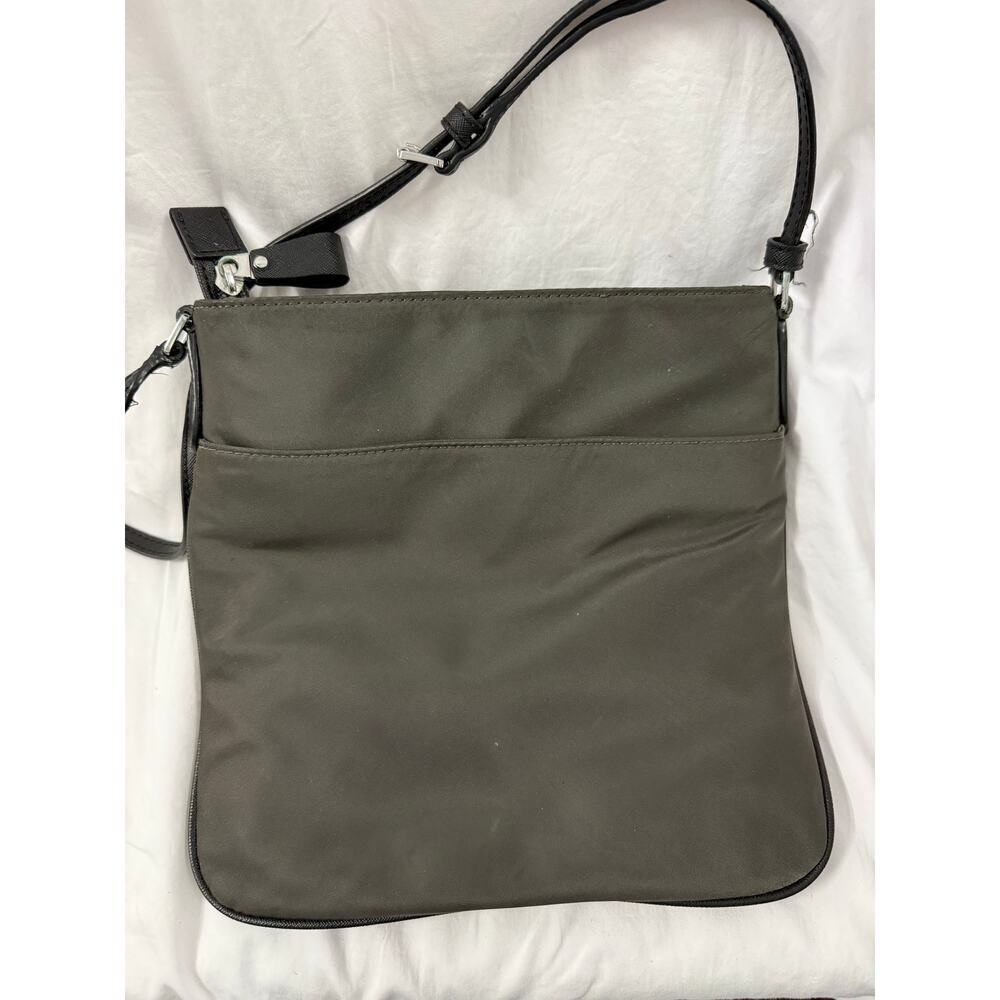 Michael Kors Black Kelsey Nylon Crossbody Handbag Purse GS - Picture 5 of 9